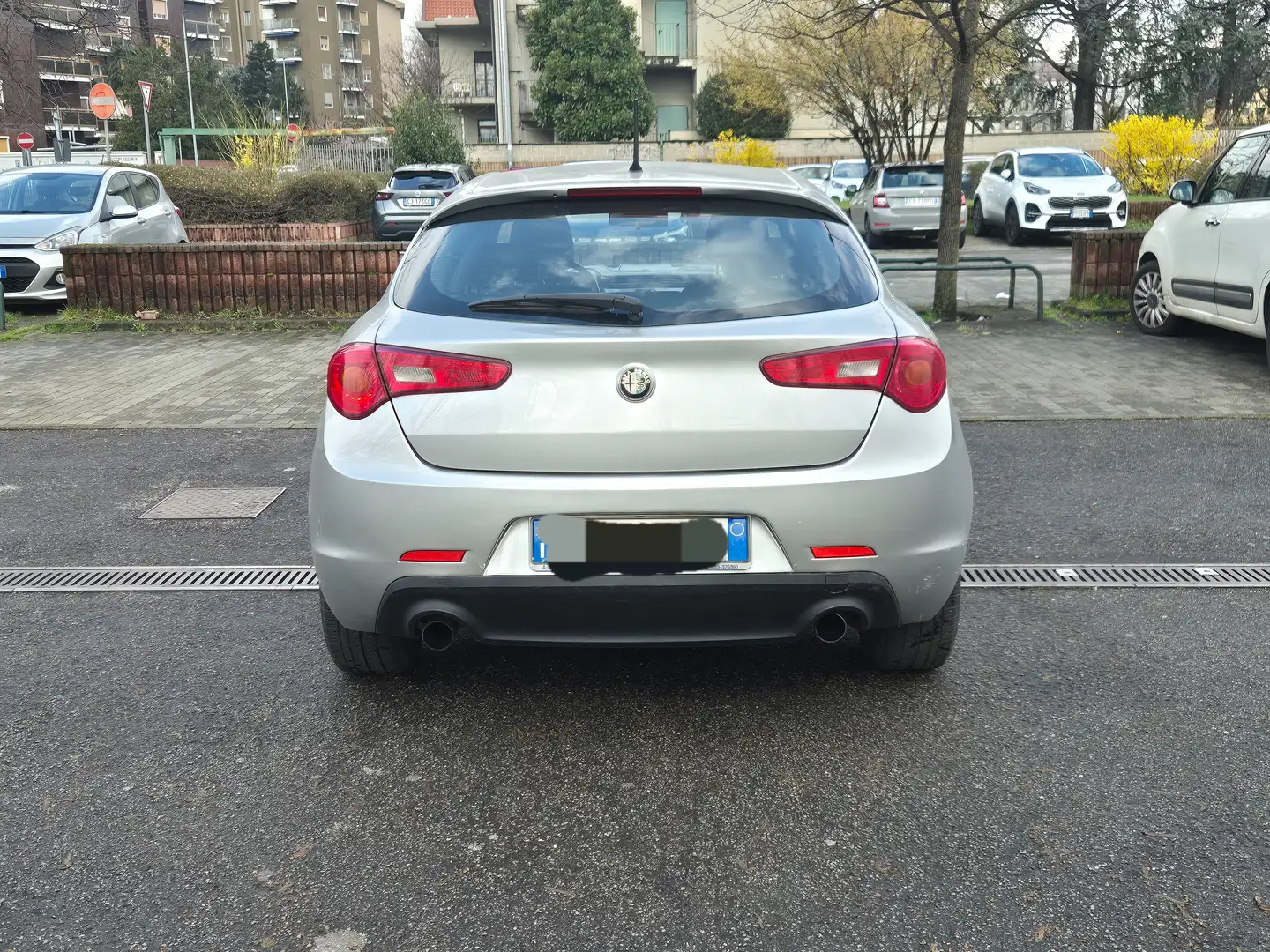 Alfa Romeo Giulietta Giulietta 2.0 jtdm(2) Distinctive 140cv Gümüş rengi - 2