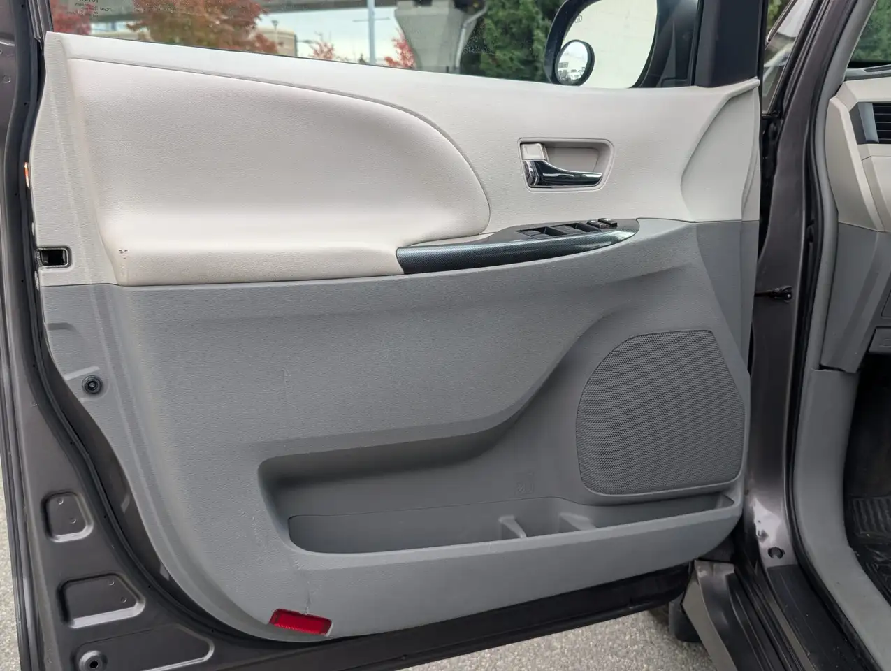 Toyota Sienna снимка Toyota Sienna