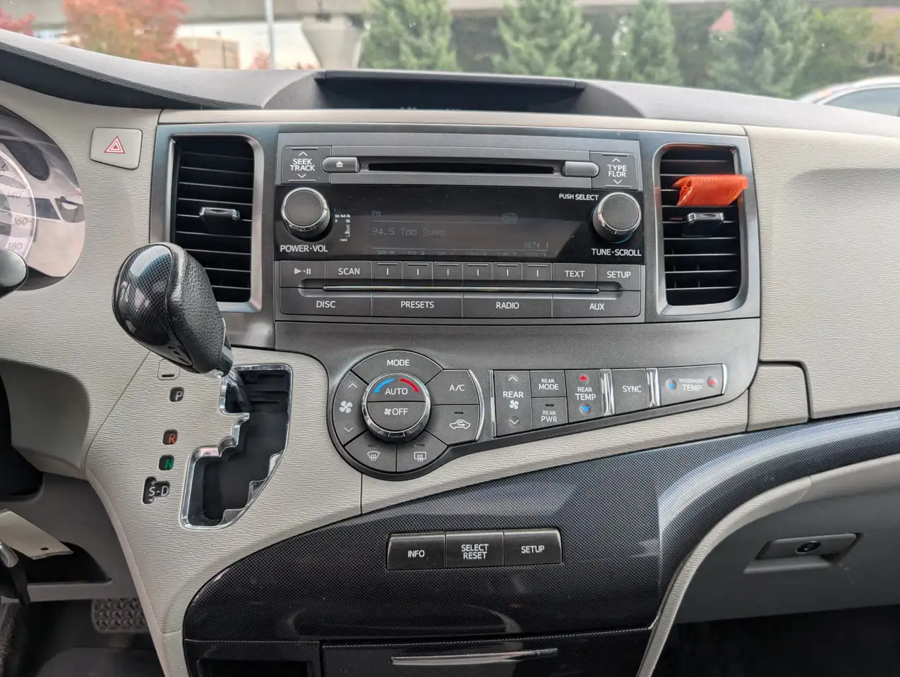 Toyota Sienna снимка Toyota Sienna