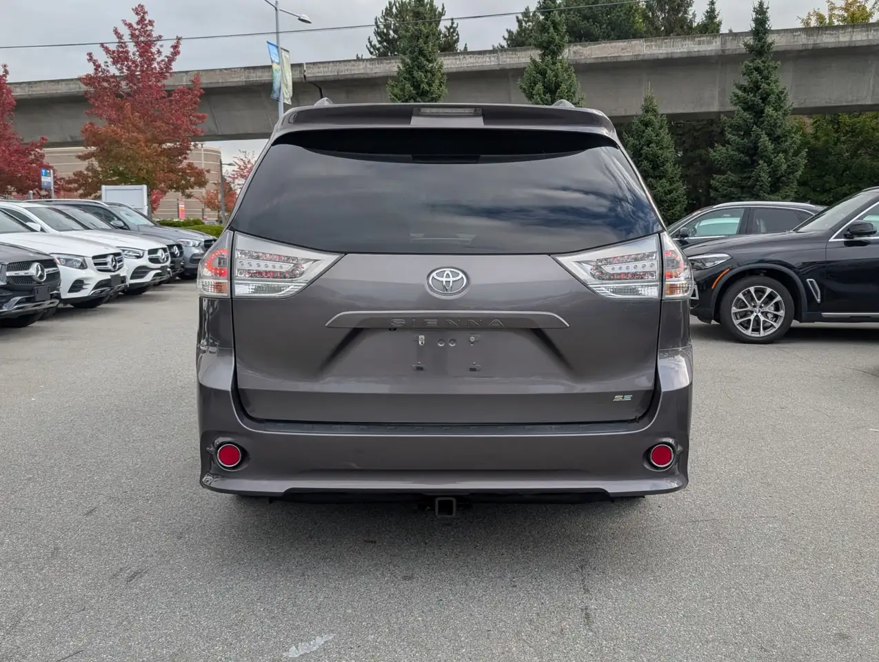 Toyota Sienna снимка Toyota Sienna