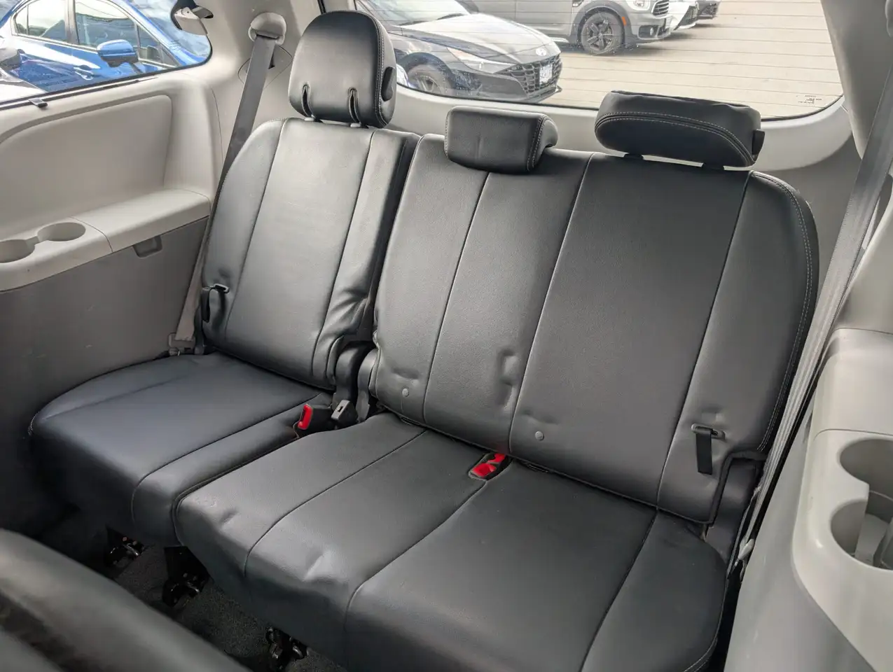 Toyota Sienna снимка Toyota Sienna