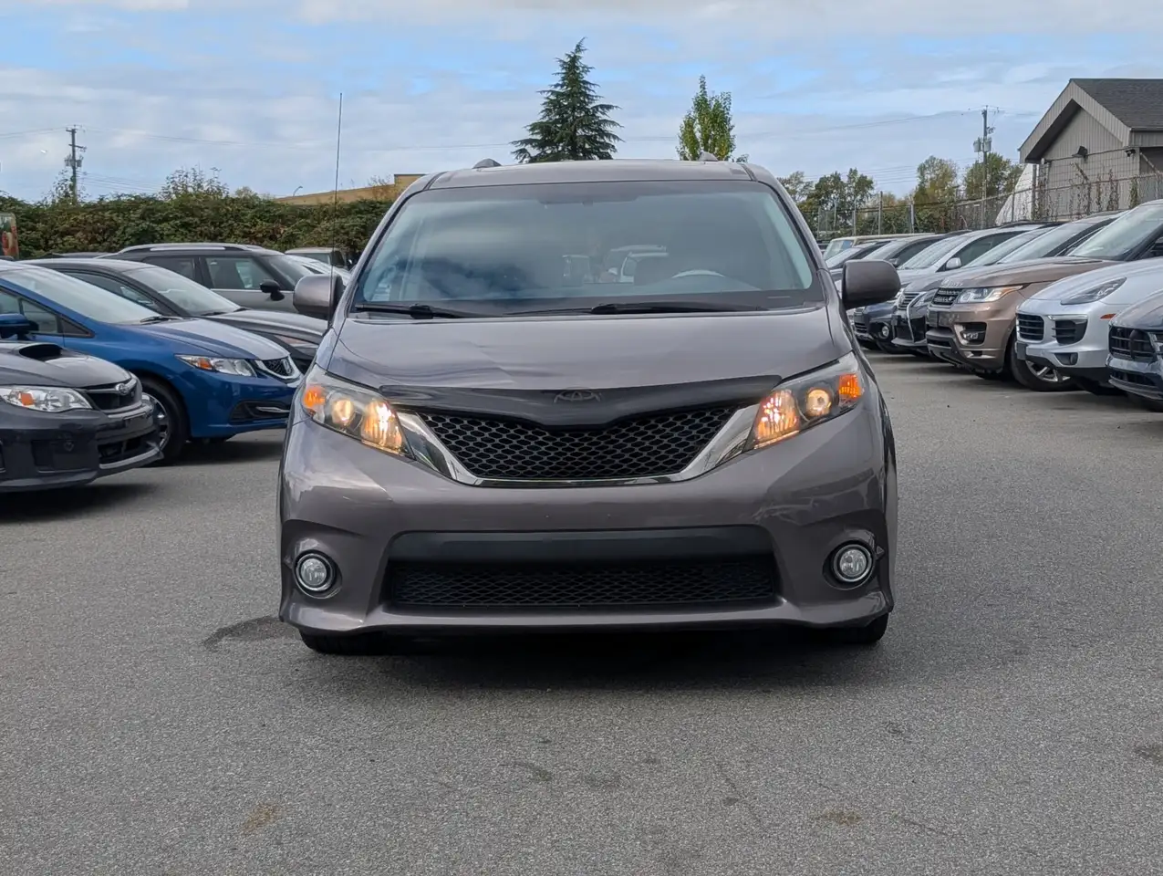 Toyota Sienna снимка Toyota Sienna