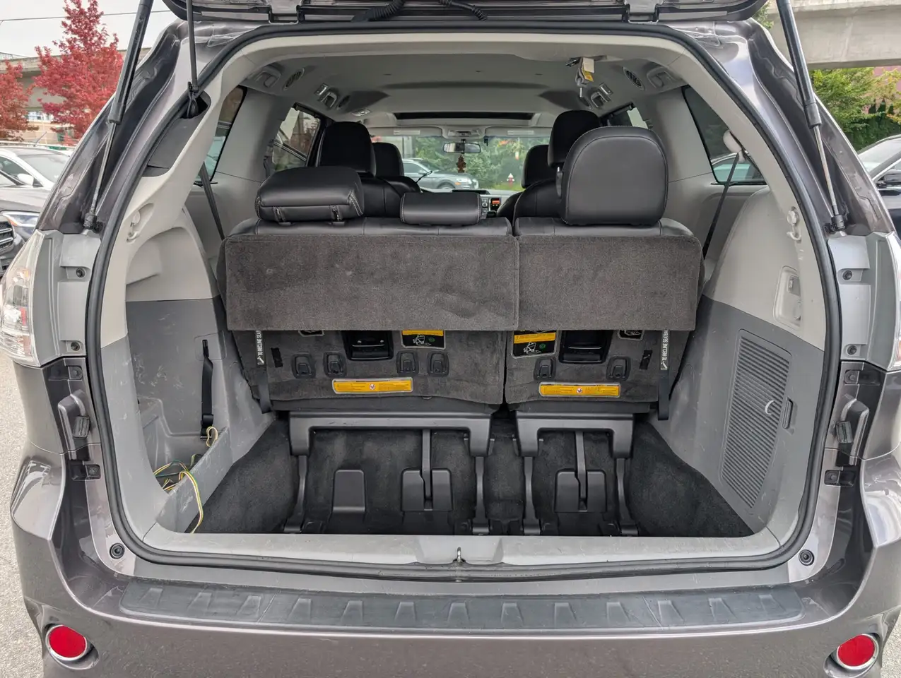 Toyota Sienna снимка Toyota Sienna