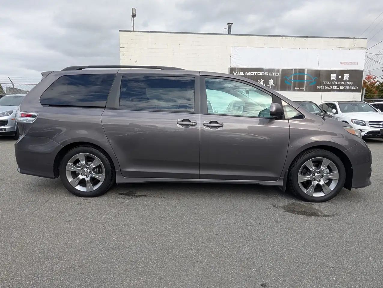 Toyota Sienna снимка Toyota Sienna