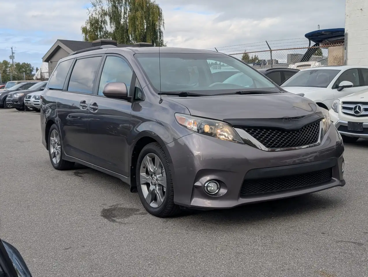 Toyota Sienna снимка Toyota Sienna