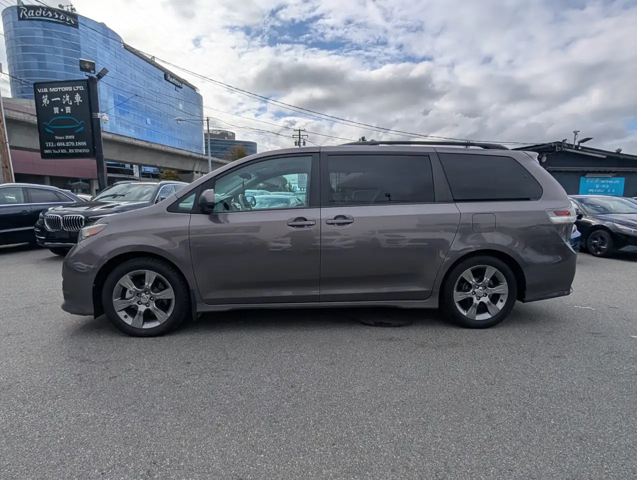 Toyota Sienna снимка Toyota Sienna