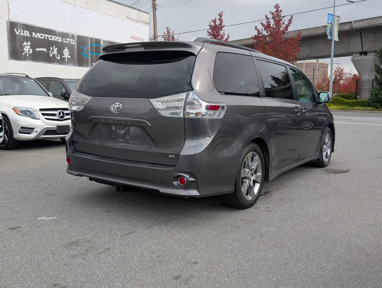 Toyota Sienna снимка Toyota Sienna