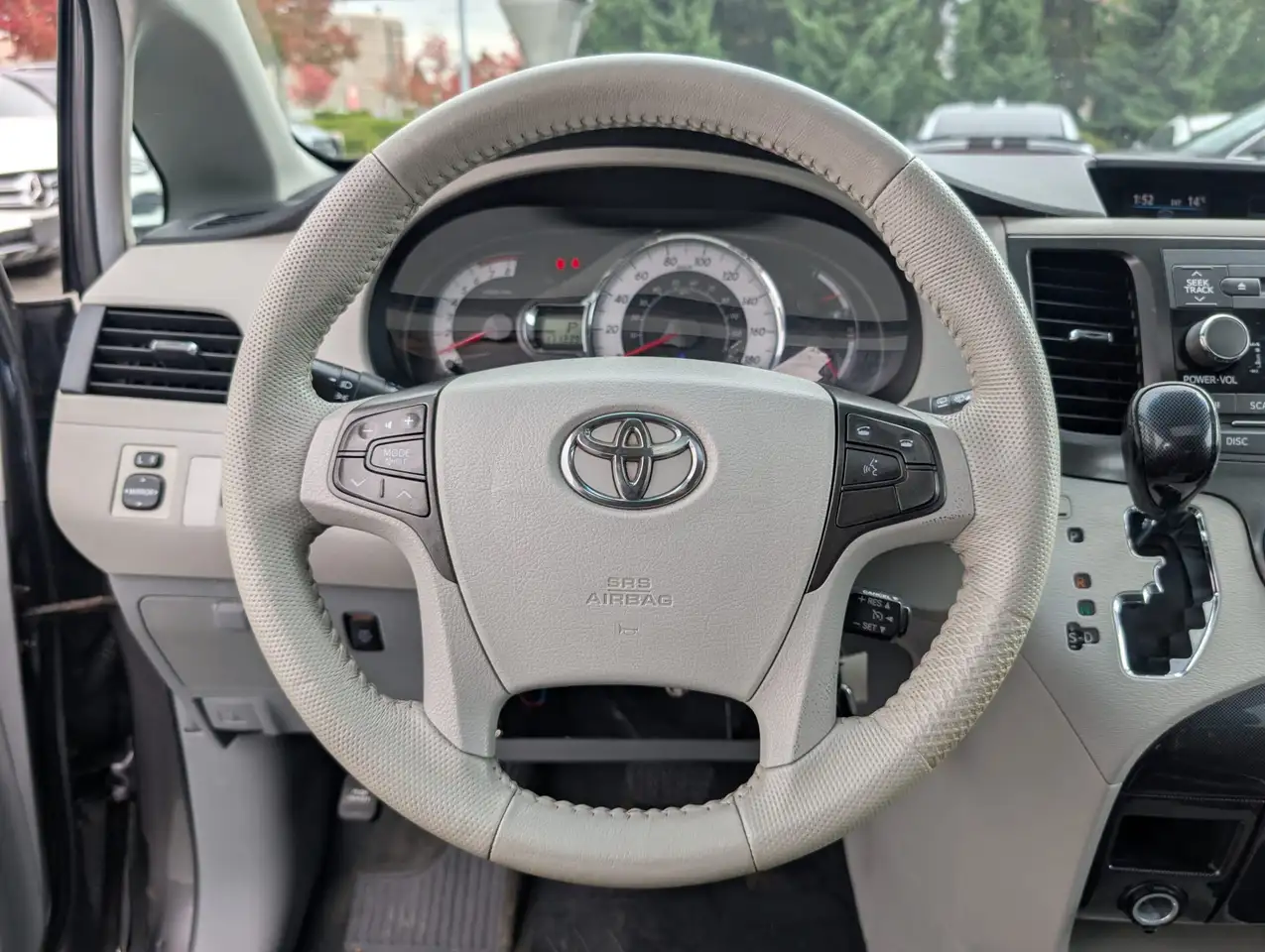 Toyota Sienna снимка Toyota Sienna