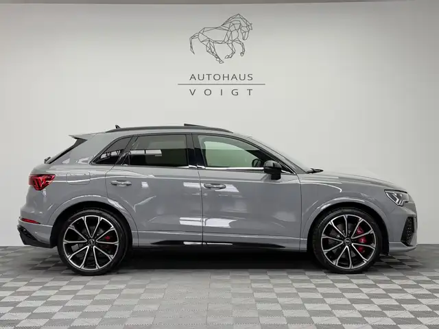 Audi RS Q3 view 4