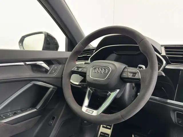 Audi RS Q3 view 12