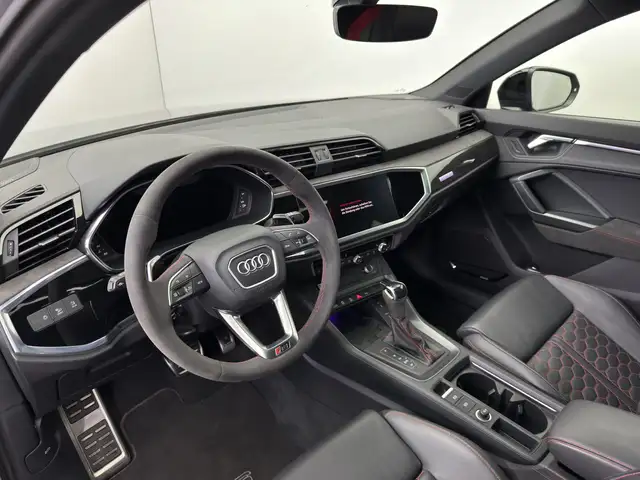 Audi RS Q3 view 9
