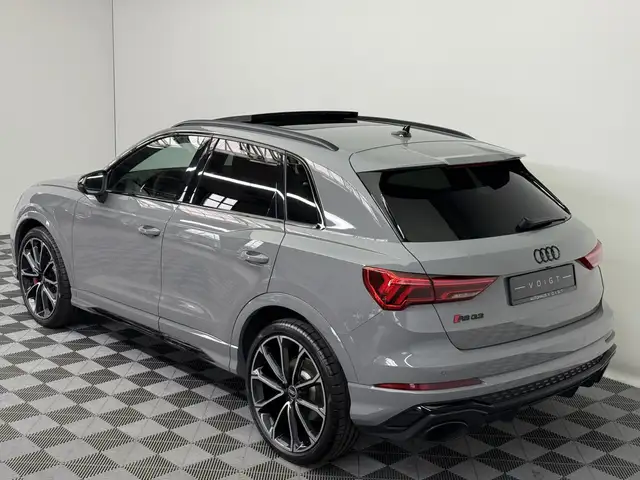 Audi RS Q3 view 3
