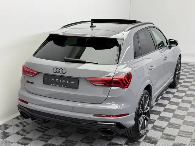 Audi RS Q3 view 6