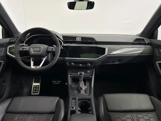 Audi RS Q3 view 10
