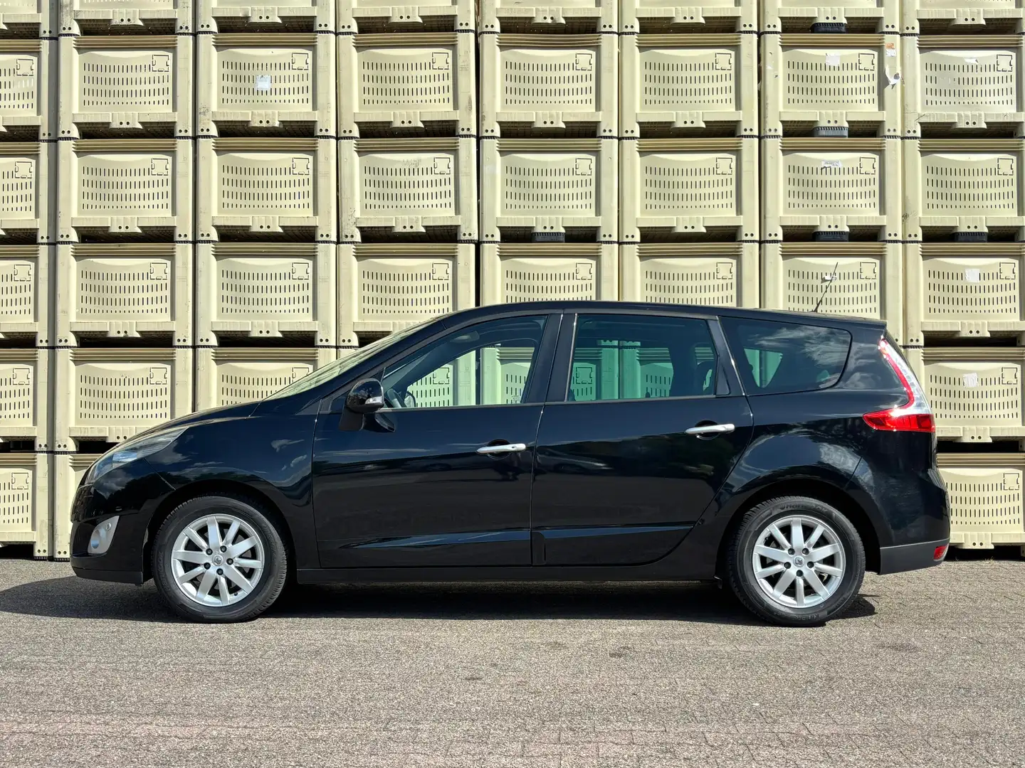 Renault Grand Scenic 2.0 Privilege | TREKHAAK | AUTOMAAT | PANO | 5PRS Zwart - 2