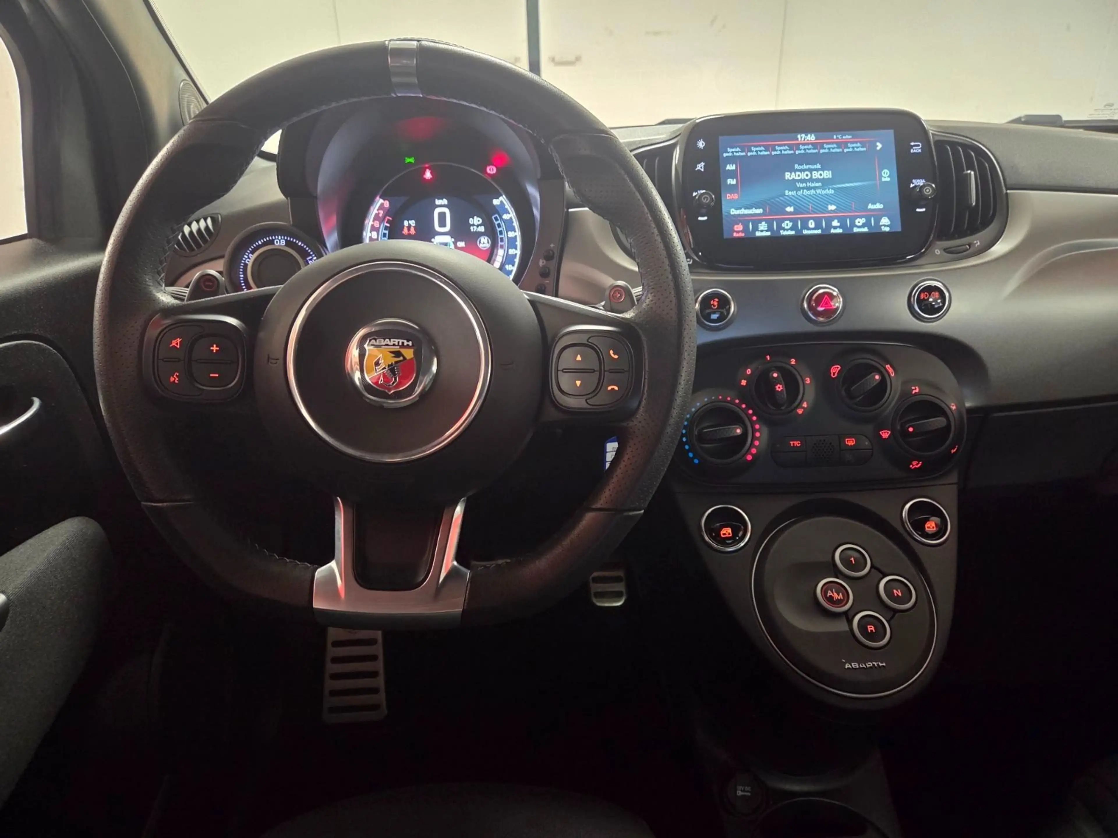Abarth 595 1.4 T-Jet (165PS) MTA — photo 9
