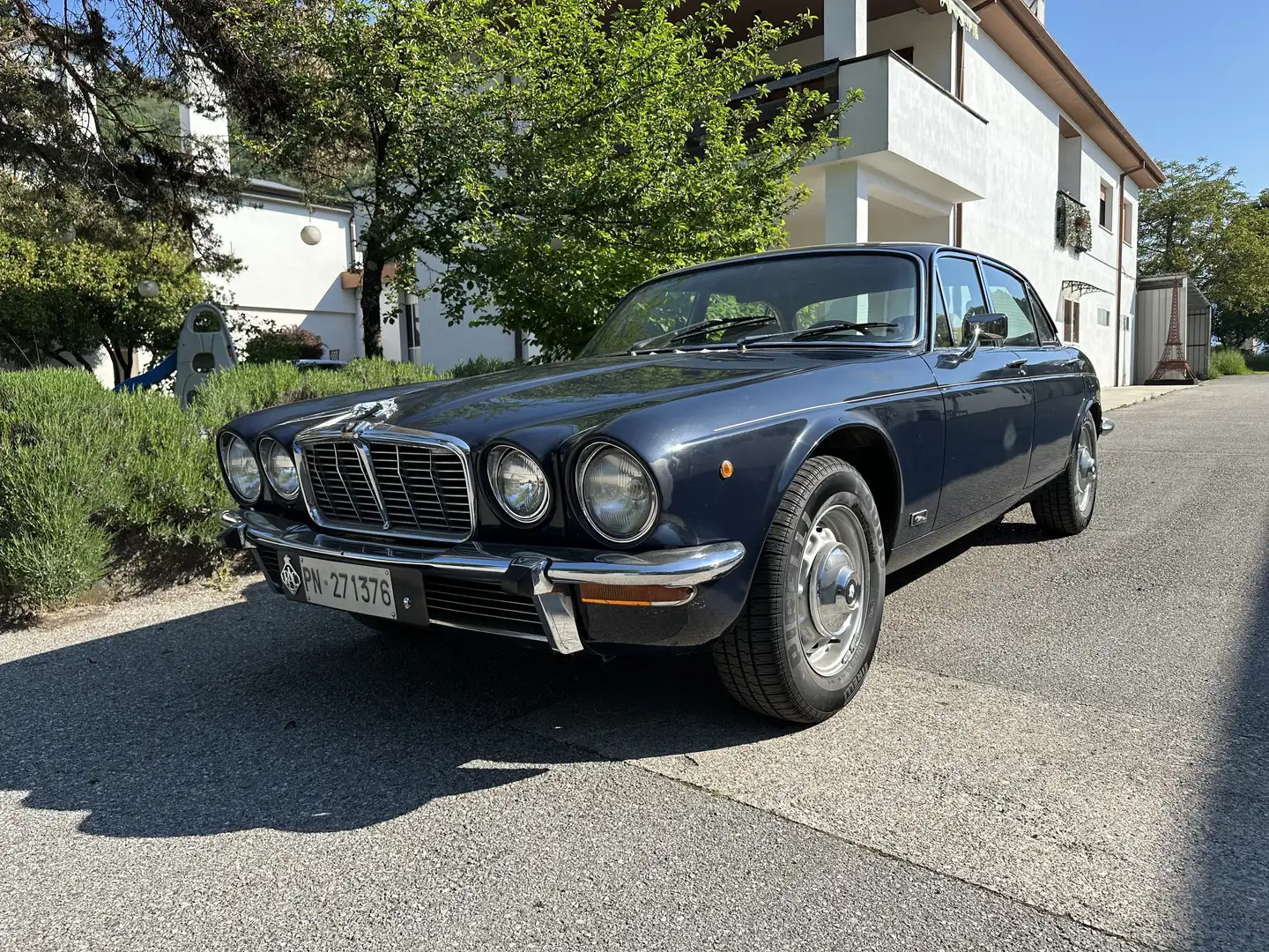 Jaguar XJ6 - 1