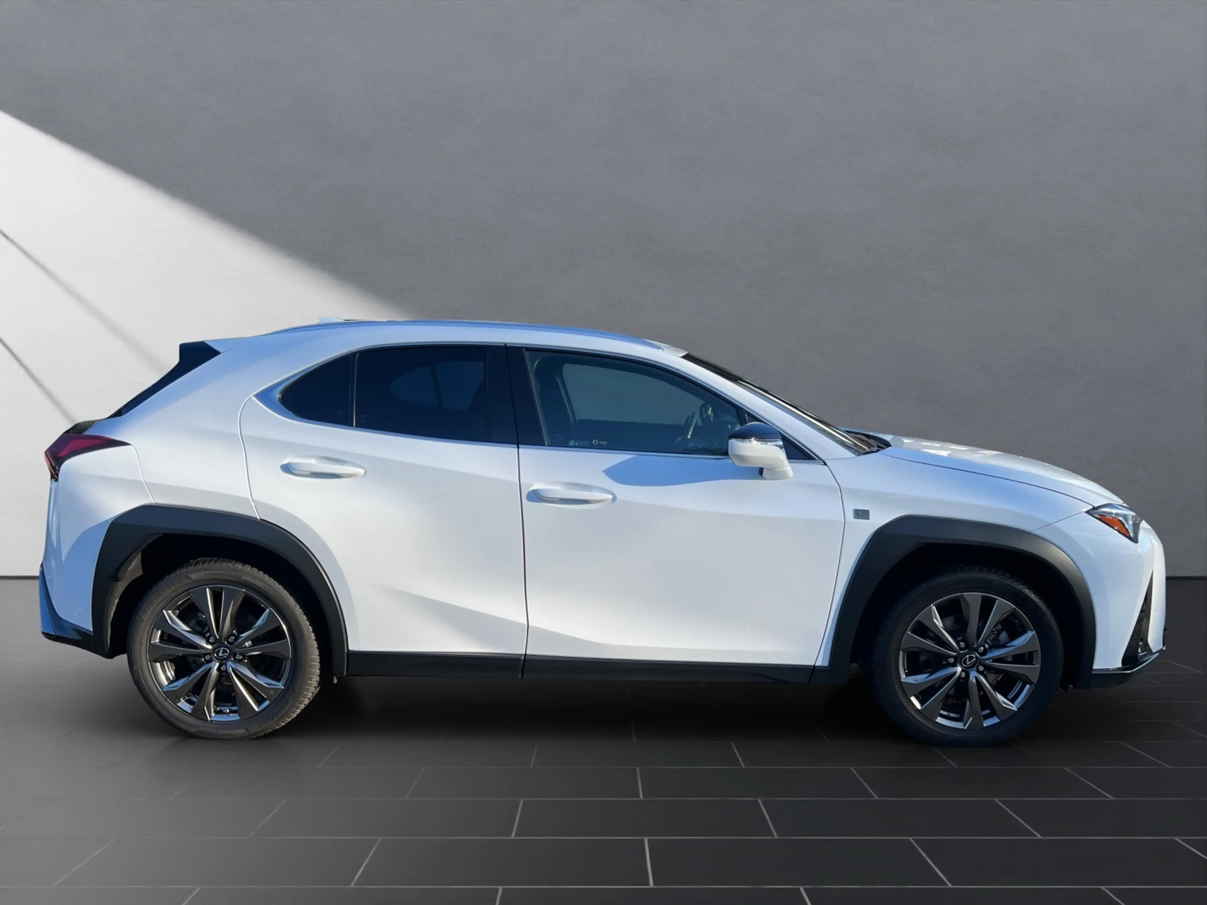 Lexus UX 250h 250h*F-Sport D.*1HD*SHZ*NAVI*CARPLAY* — photo 6