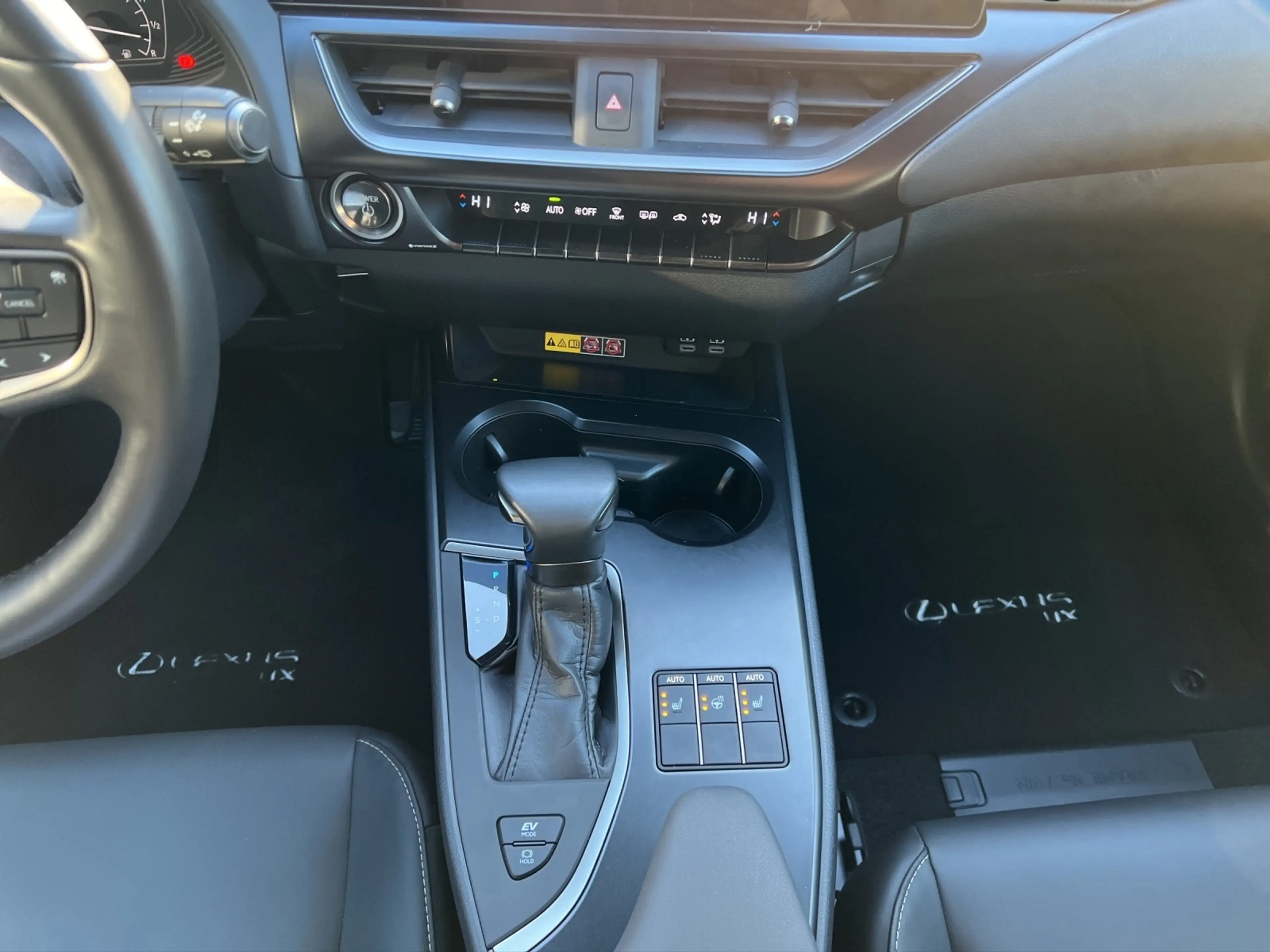 Lexus UX 250h 250h*F-Sport D.*1HD*SHZ*NAVI*CARPLAY* — photo 14