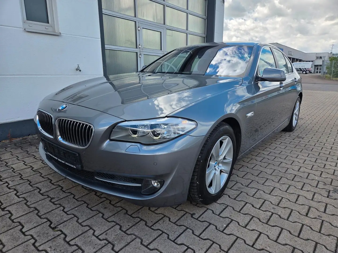 BMW 520 iA S-Heft/Leder/SHZ/ Navi/Automatik Grau - 1