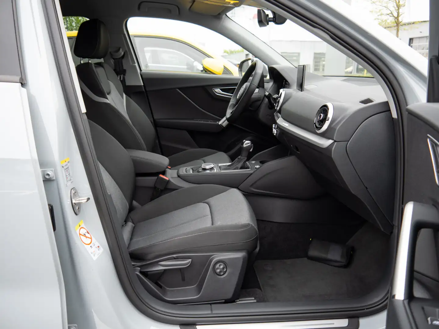 Audi Q2 35 TFSI advanced SHZ NAVI AHK MATRIX-LED Grijs - 2