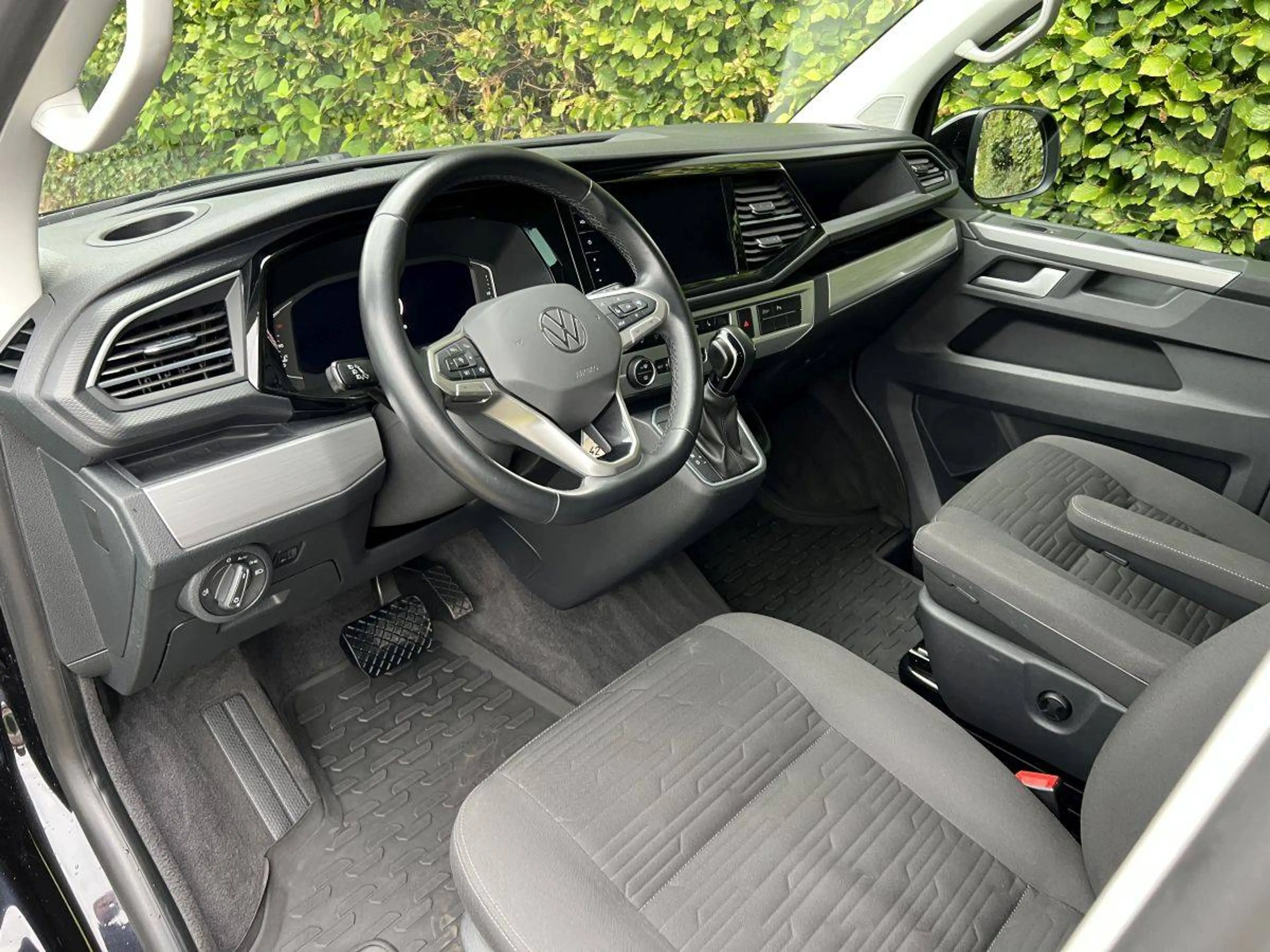 Volkswagen T6.1 Multivan 2.0 TDI Comfortline DSG 7-Sitzer *mit Tisch *Sehr gepflegter Zustand* — photo 13
