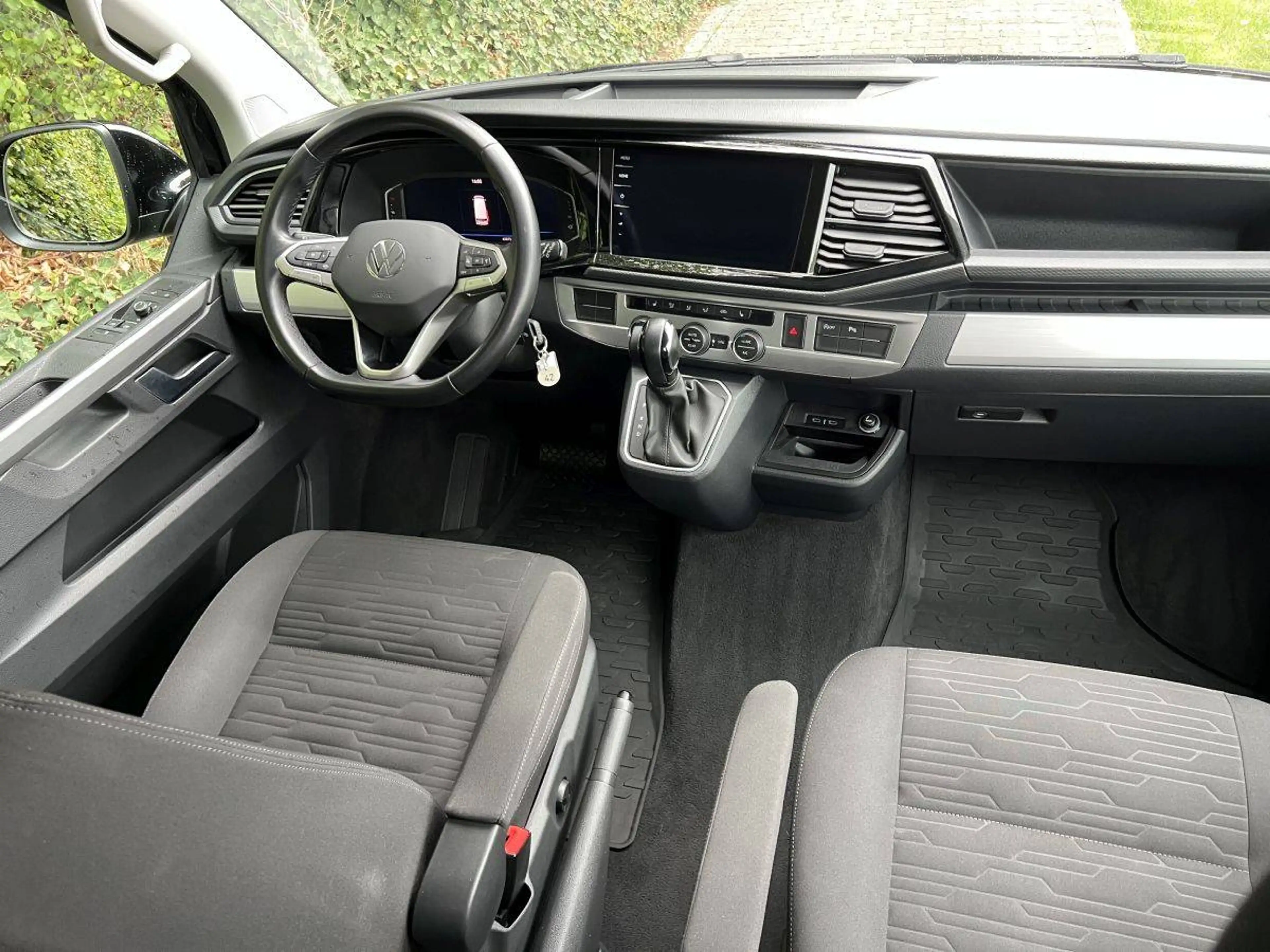 Volkswagen T6.1 Multivan 2.0 TDI Comfortline DSG 7-Sitzer *mit Tisch *Sehr gepflegter Zustand* — photo 14