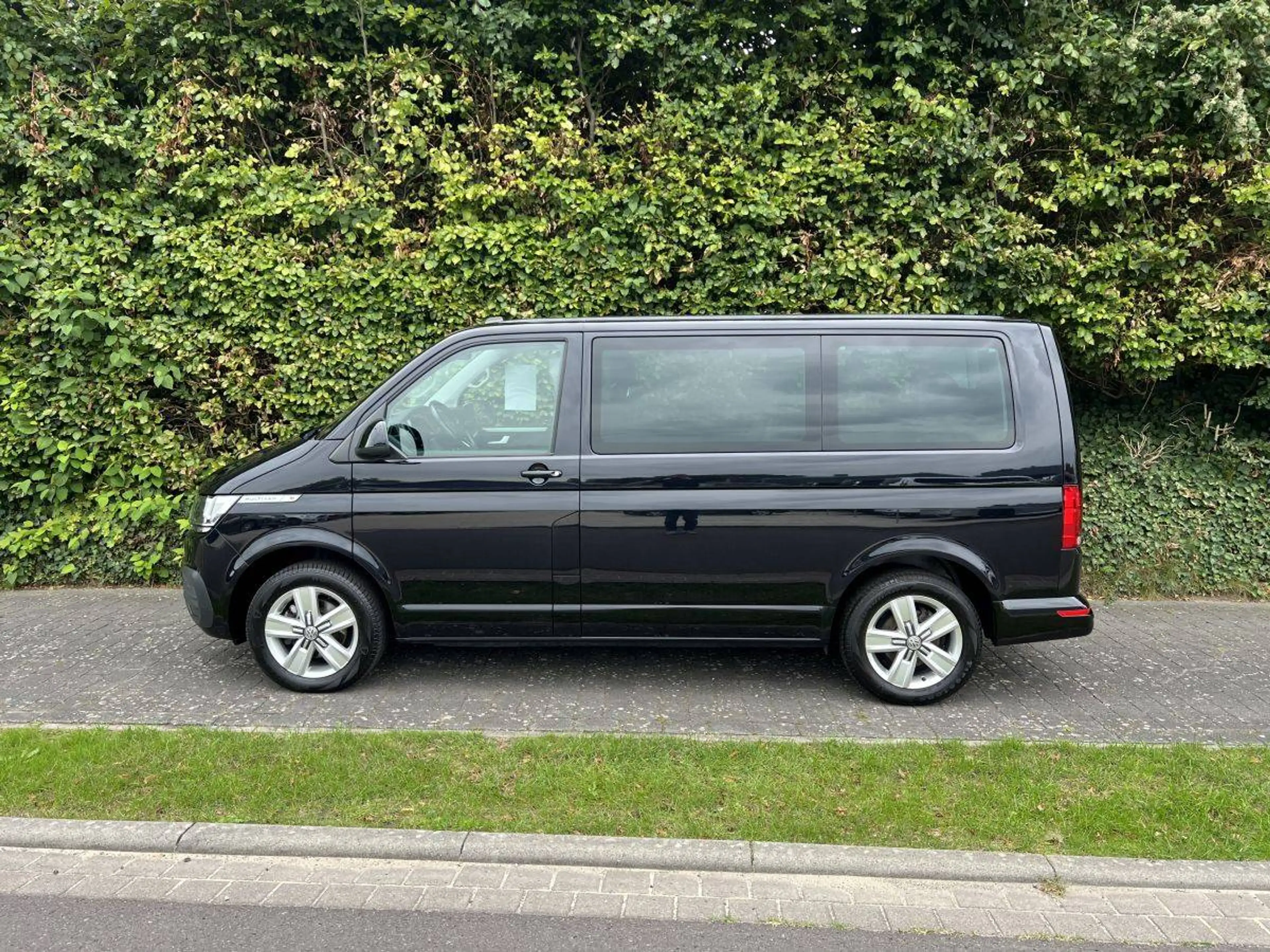Volkswagen T6.1 Multivan 2.0 TDI Comfortline DSG 7-Sitzer *mit Tisch *Sehr gepflegter Zustand* — photo 7
