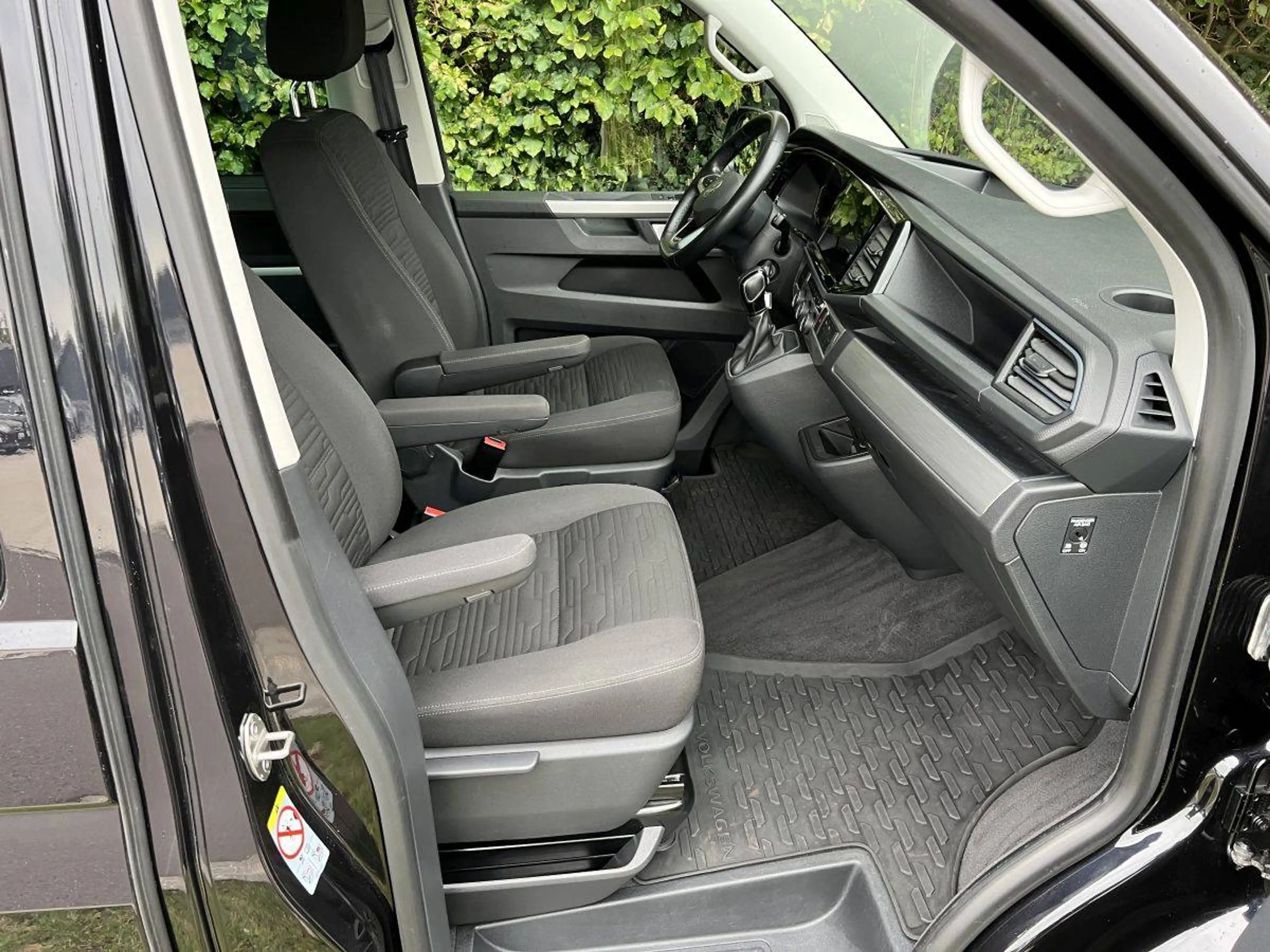 Volkswagen T6.1 Multivan 2.0 TDI Comfortline DSG 7-Sitzer *mit Tisch *Sehr gepflegter Zustand* — photo 15