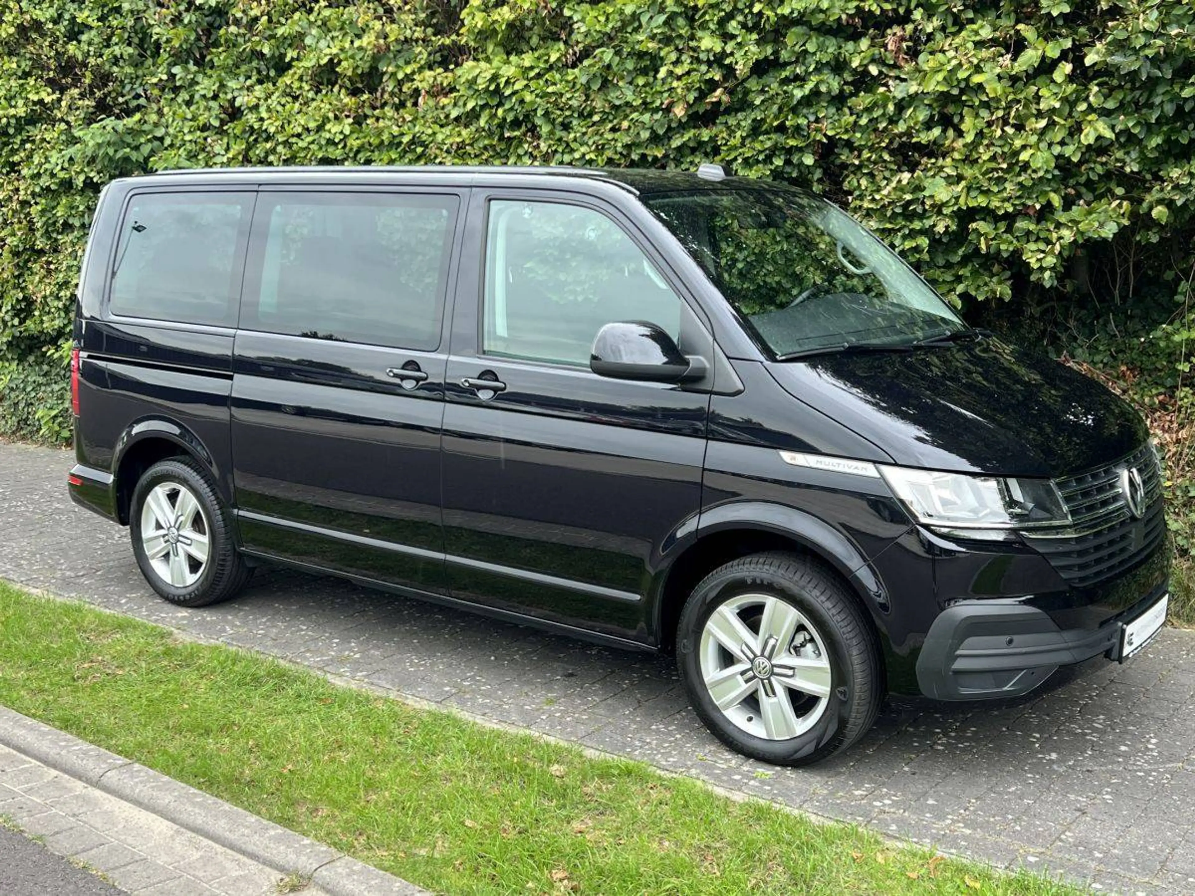Volkswagen T6.1 Multivan 2.0 TDI Comfortline DSG 7-Sitzer *mit Tisch *Sehr gepflegter Zustand*