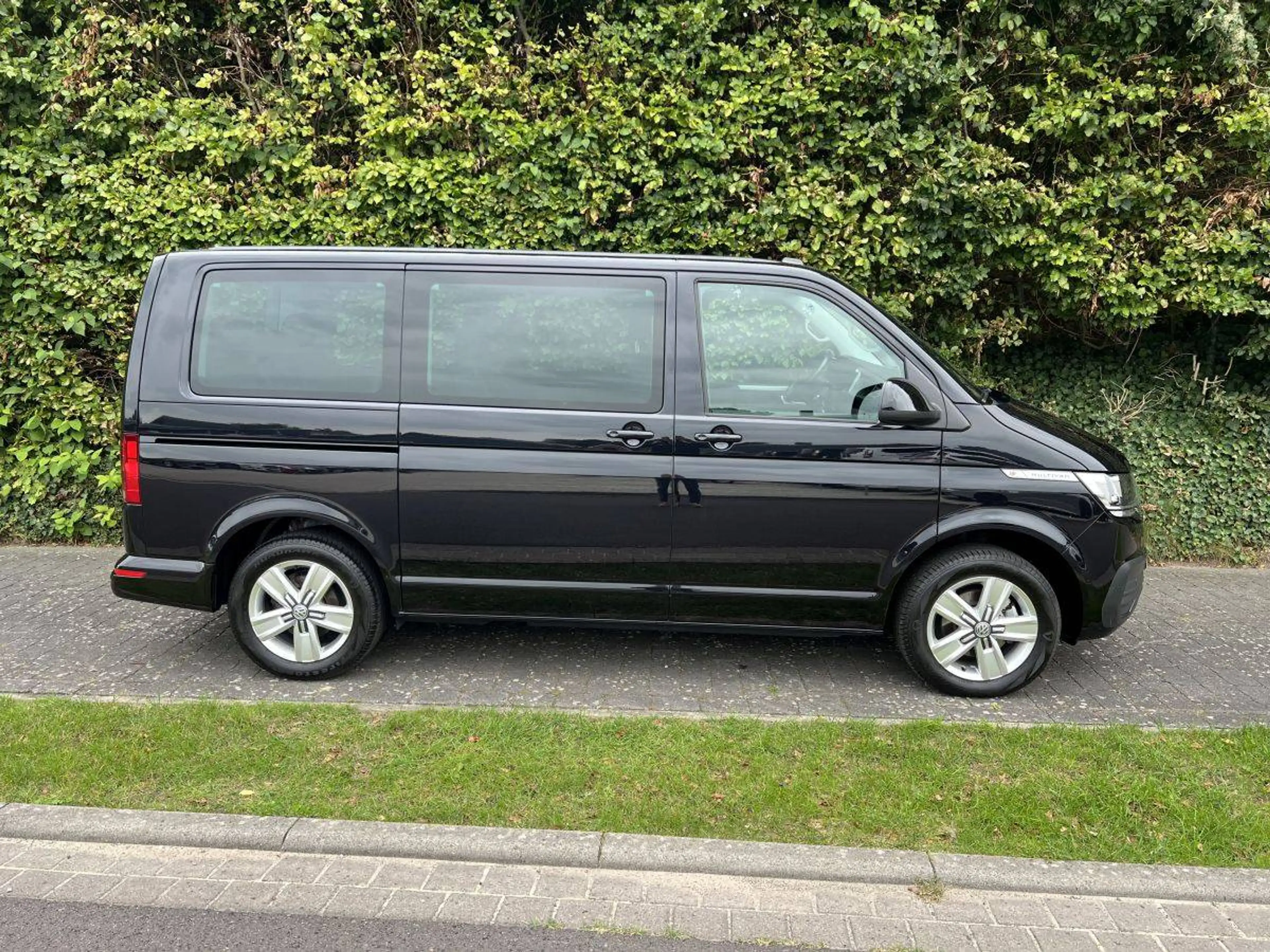 Volkswagen T6.1 Multivan 2.0 TDI Comfortline DSG 7-Sitzer *mit Tisch *Sehr gepflegter Zustand* — photo 6