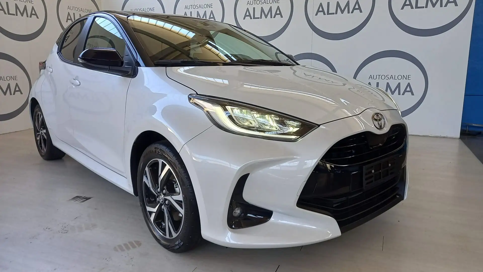 Toyota Yaris Yaris 1.5 Hybrid 5 porte Trend Wit - 1