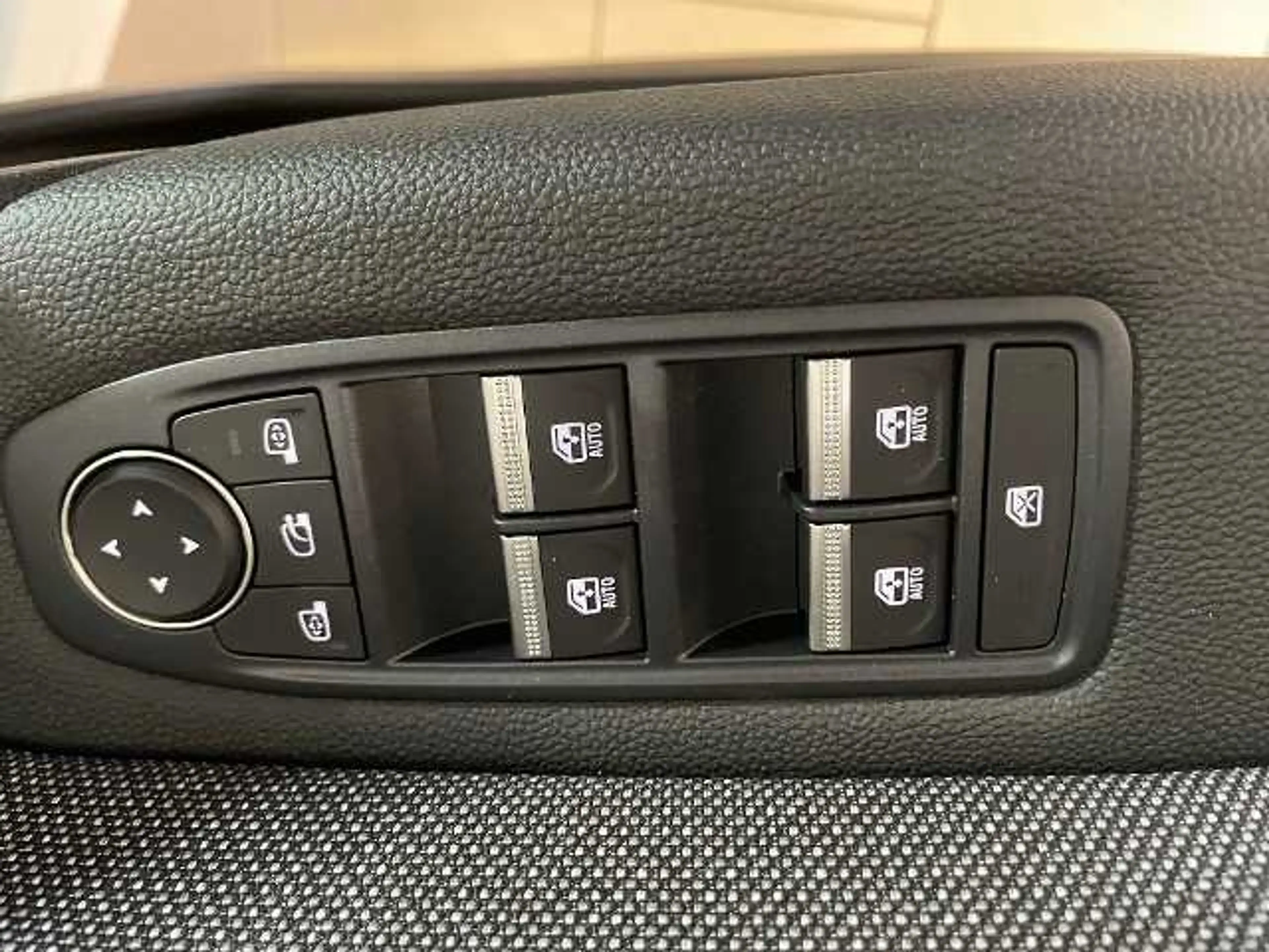 Mitsubishi Grandis Intro Edition 1.8 Hybrid — photo 12