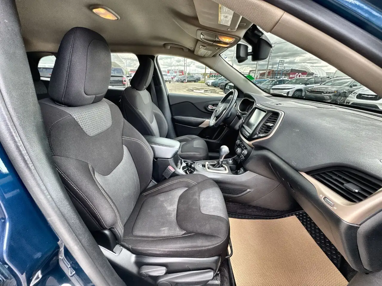 Jeep Cherokee photo Jeep Cherokee