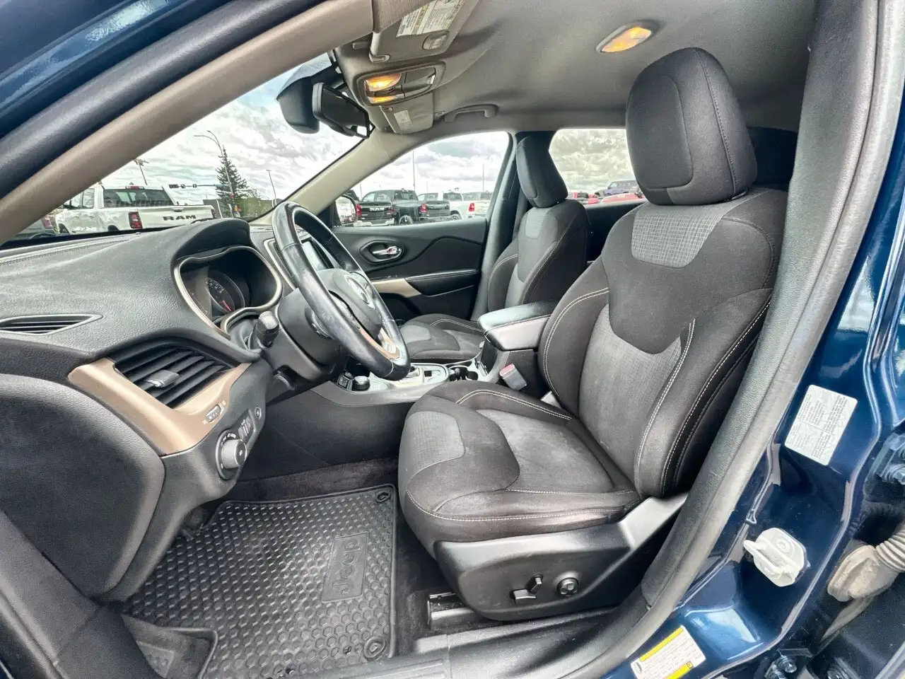 Jeep Cherokee photo Jeep Cherokee