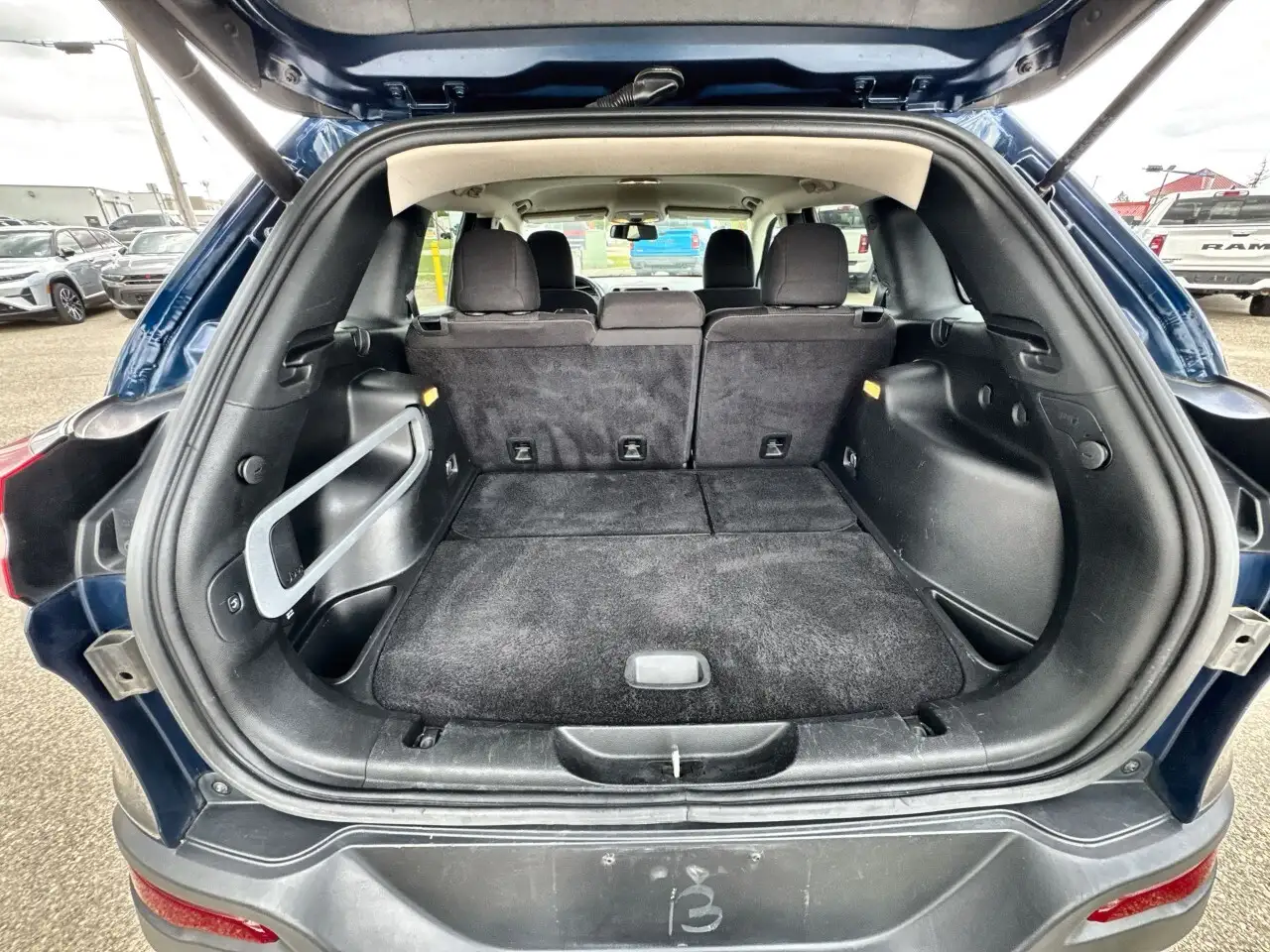 Jeep Cherokee photo Jeep Cherokee