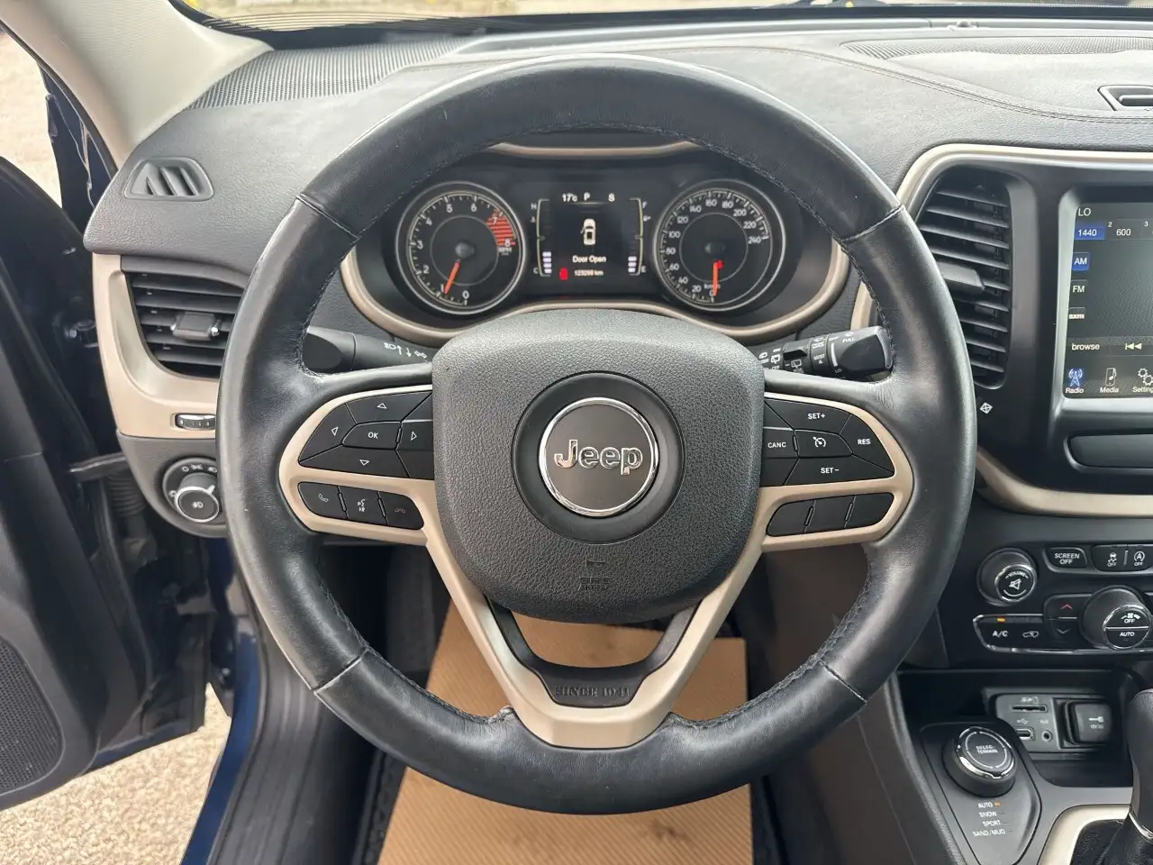 Jeep Cherokee photo Jeep Cherokee