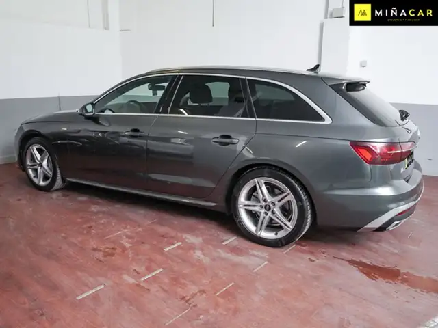 Audi A4 view 4