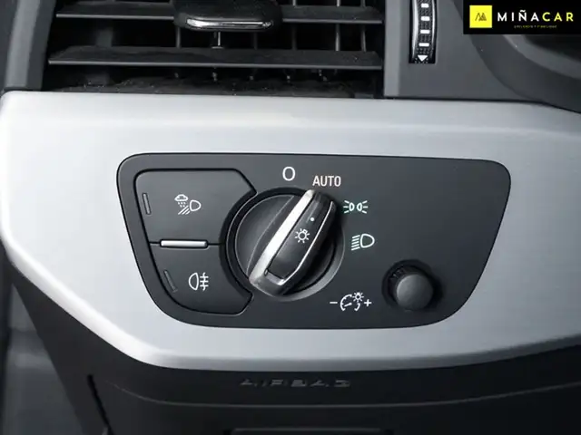 Audi A4 view 24