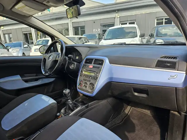 Fiat Grande Punto view 9