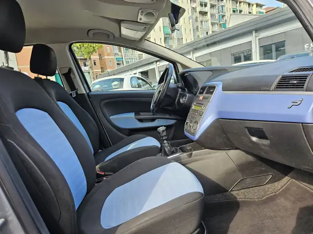 Fiat Grande Punto view 10