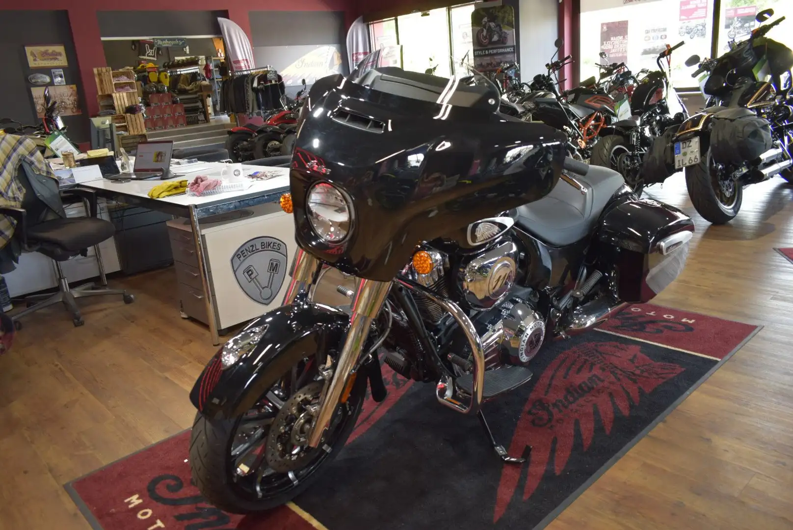 Indian Chieftain Limited 2023 +1000€ Bekleidung/Teile Noir - 1