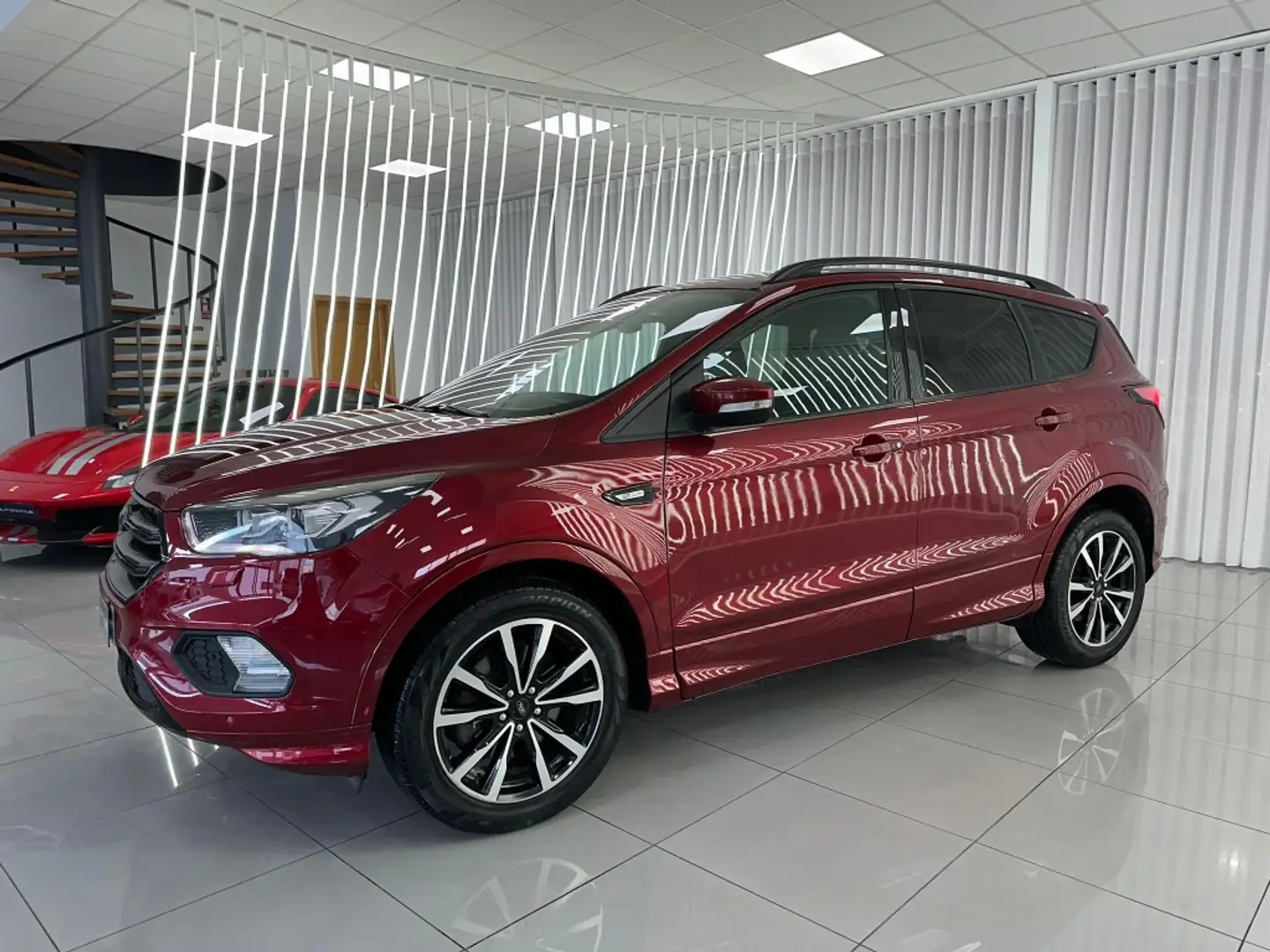 Ford Kuga 2.0TDCi Auto S&S ST-Line 4x2 150 Burdeos - 2