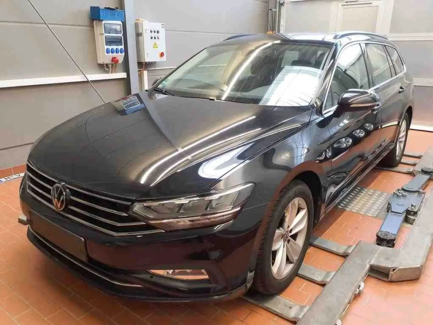 Volkswagen Passat Variant Business2.0TDI DSG LED Navi SHZ Schwarz - 1