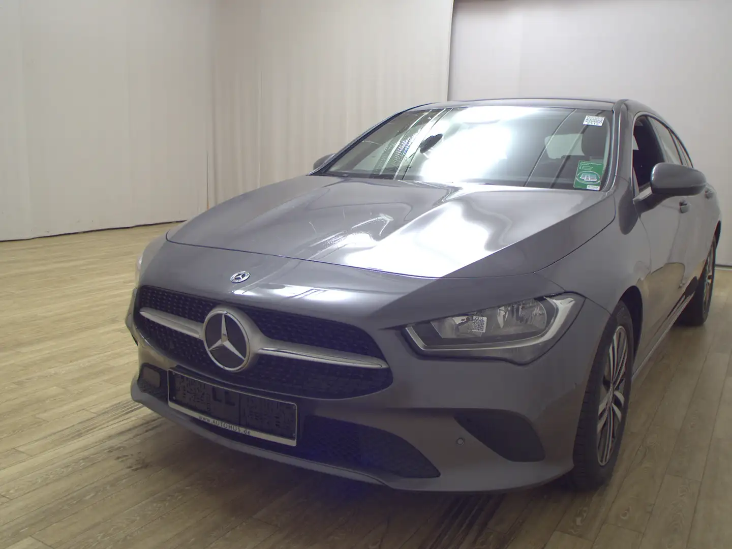 Mercedes-Benz CLA 200 SB d Navi Shz MBUX Gris - 2