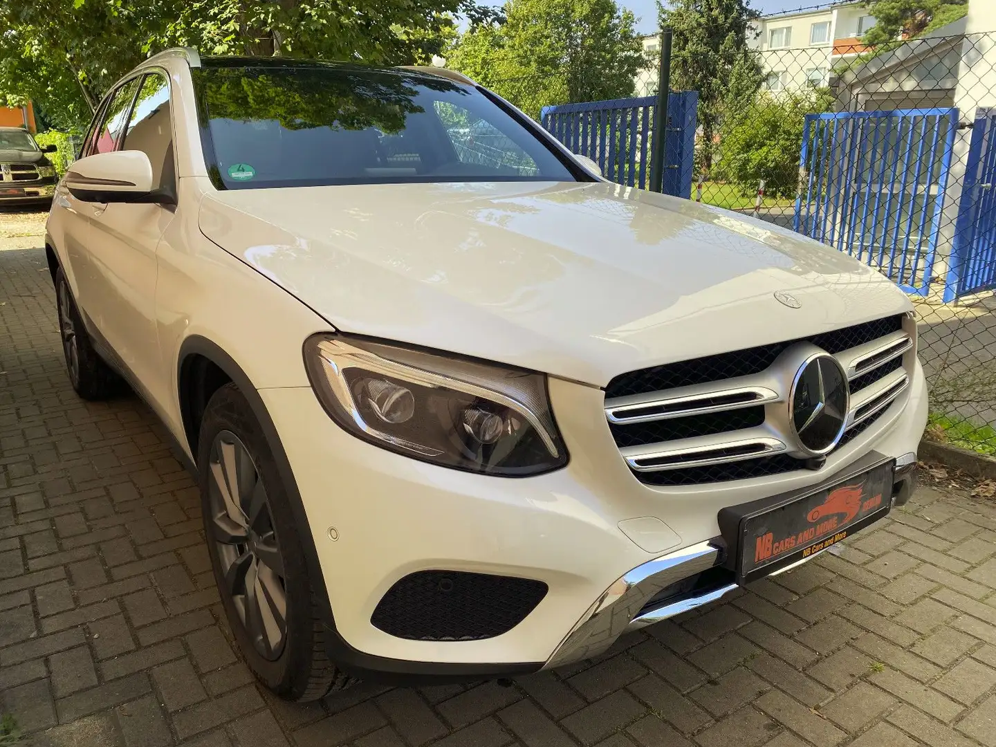 Mercedes-Benz GLC 250 d 4Matic, AMG , Leder, LED!!! Weiß - 1