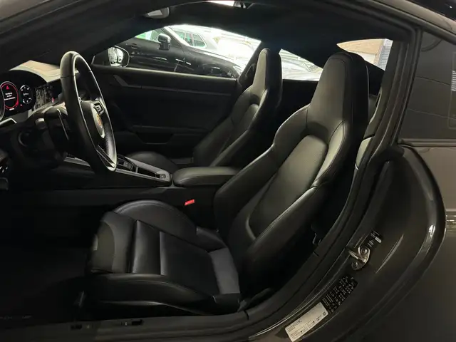 Porsche 911 view 5