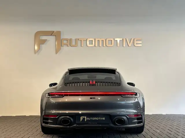 Porsche 911 view 12