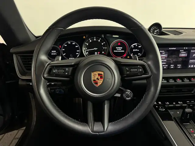 Porsche 911 view 13