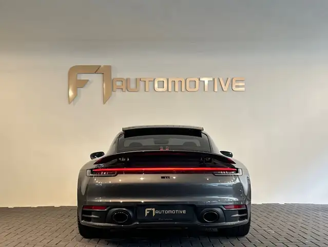 Porsche 911 view 10